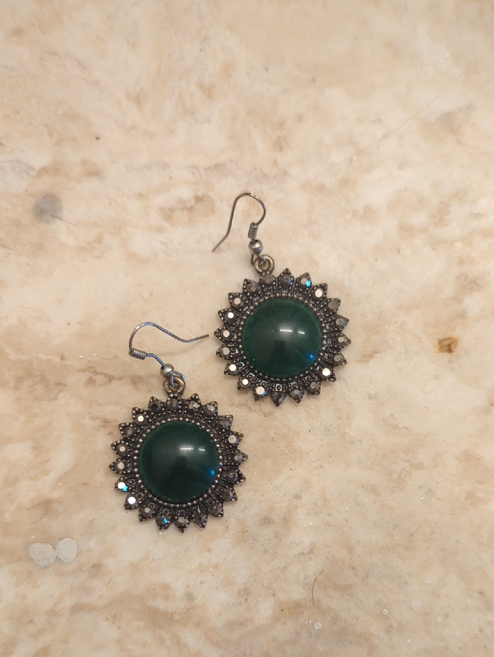 Vintage-Inspired Green Sunburst Drop Earrings